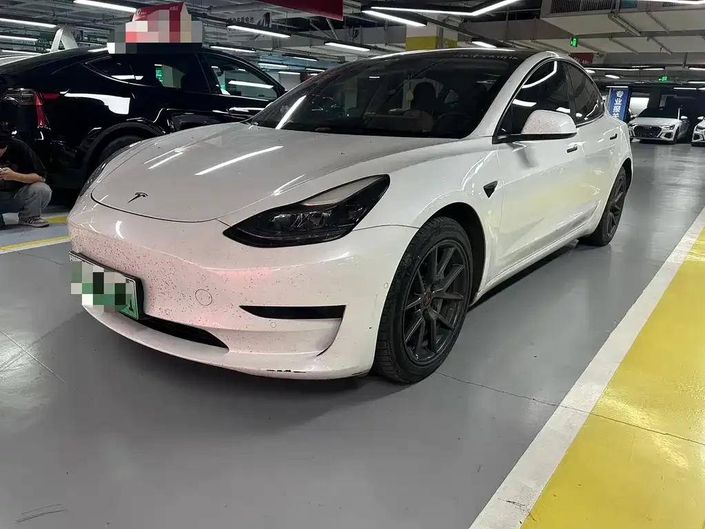 Tesla Model 3 — фото 1