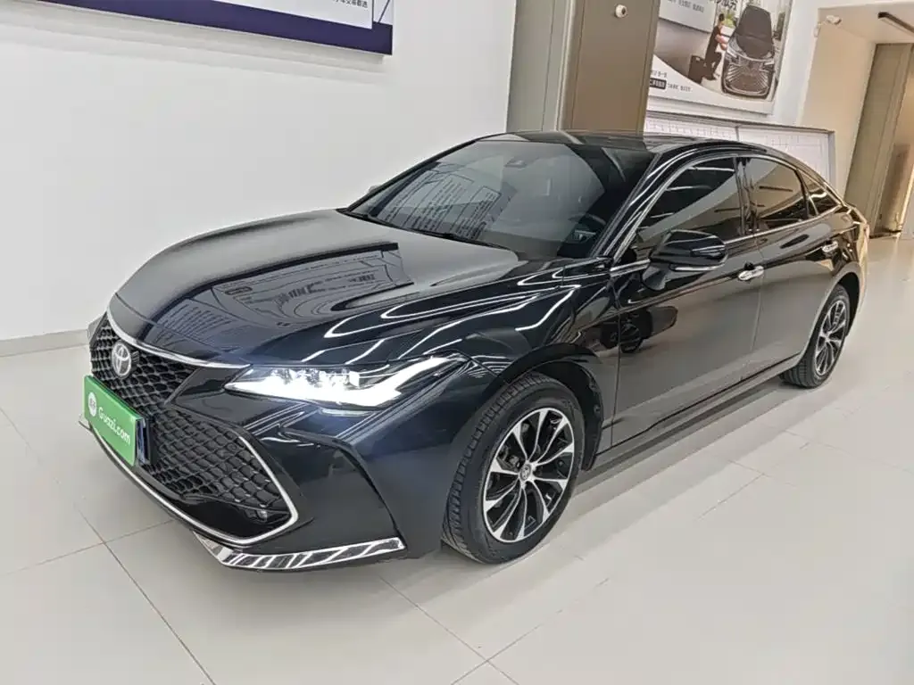 Toyota Avalon — фото 1