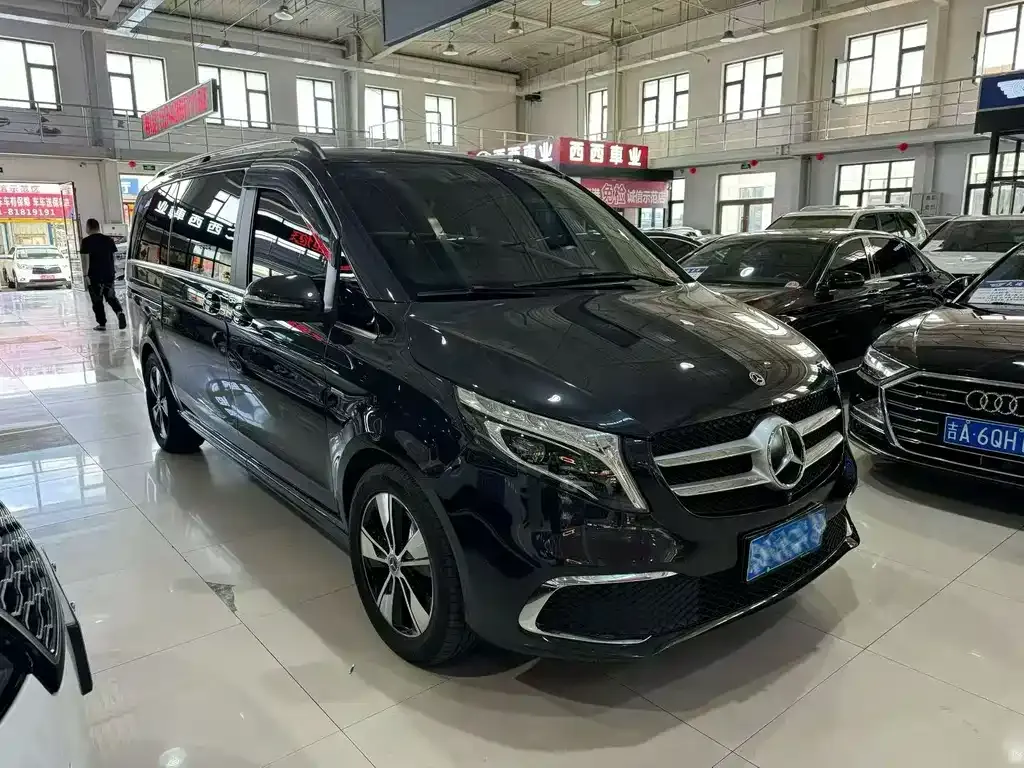 Mercedes-Benz V-Class — фото 1