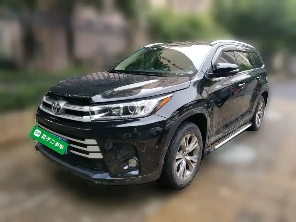 Toyota Highlander — фото 1