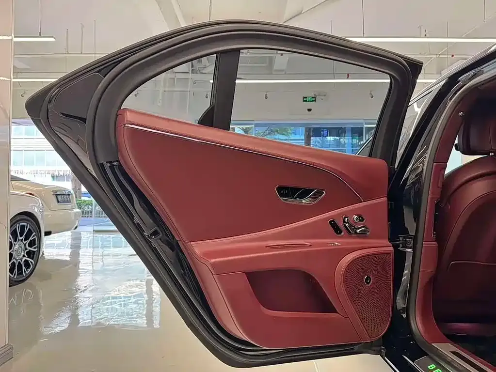 Bentley Flying Spur — фото 2