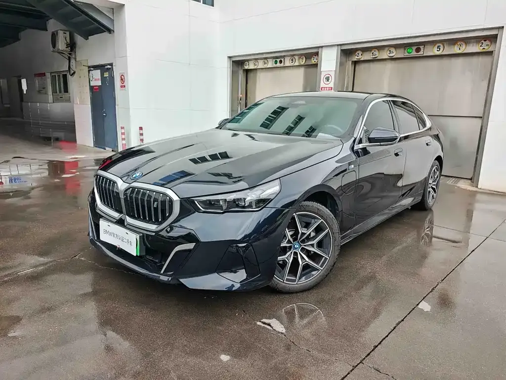 BMW i5 — фото 1