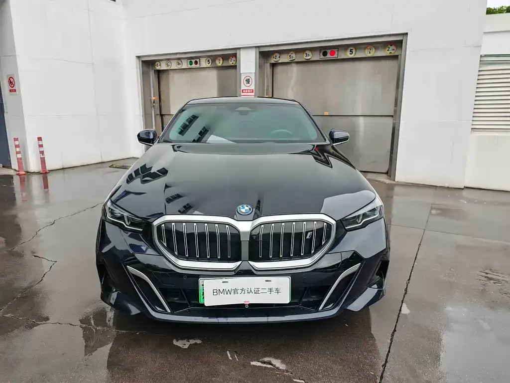 BMW i5 — фото 4