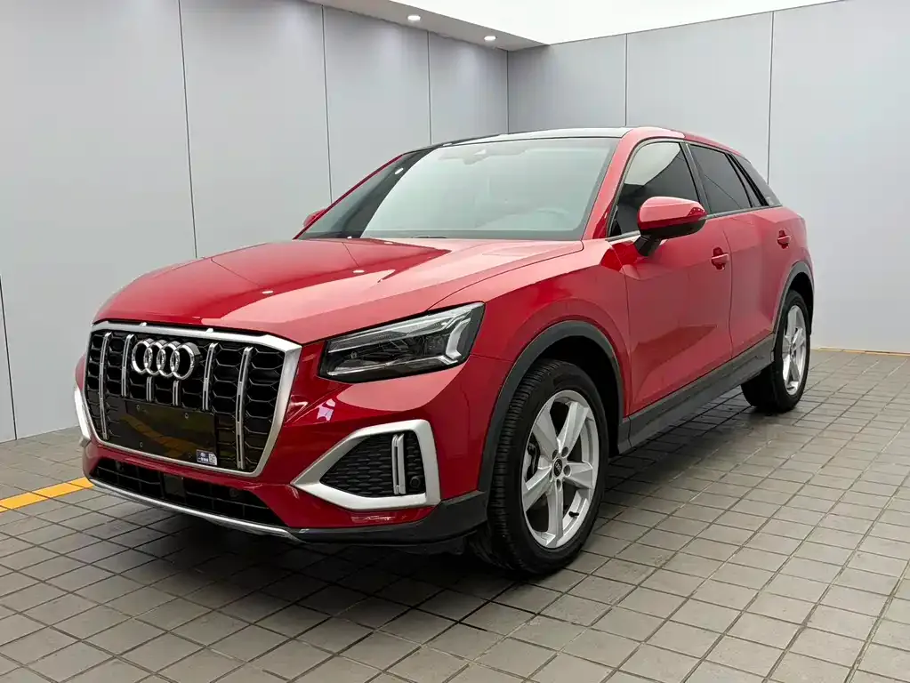 Audi Q2L — фото 1