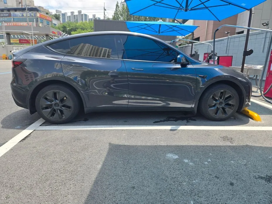 Tesla Model Y — фото 8