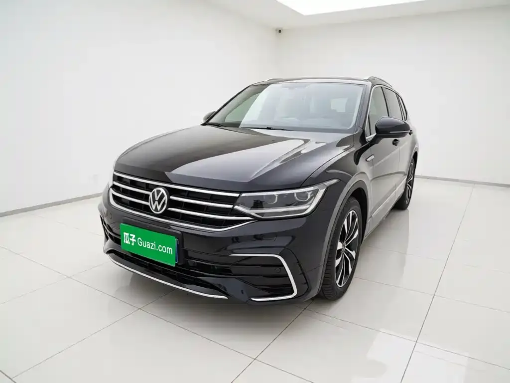 Volkswagen Tiguan L — фото 1