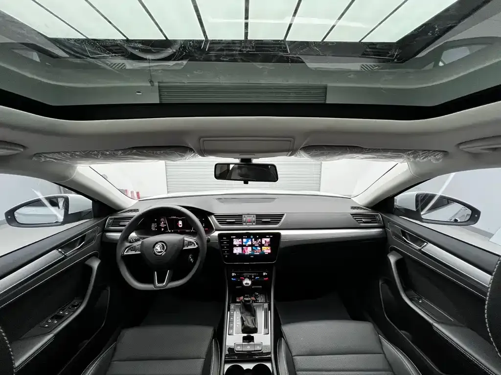 Skoda Superb — фото 10