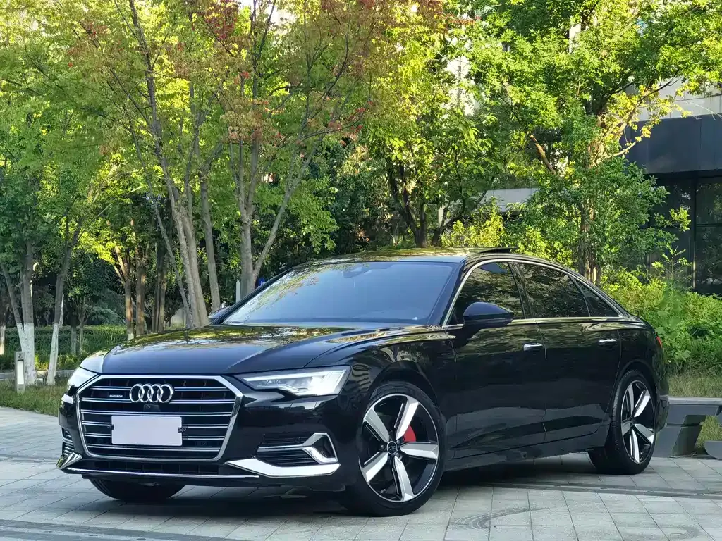 Audi A6L — фото 1