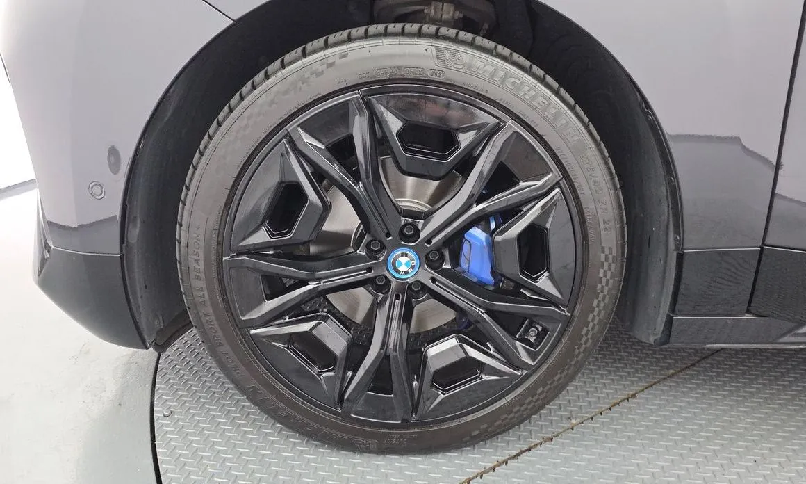 BMW iX — фото 10
