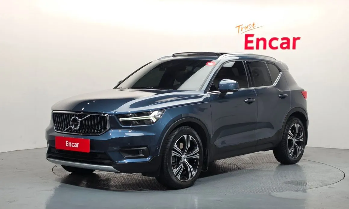 Volvo XC40 — фото 1