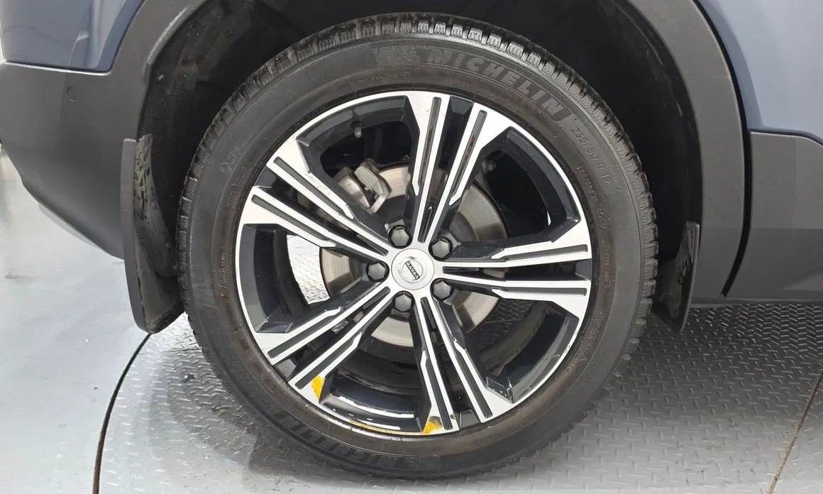 Volvo XC40 — фото 10
