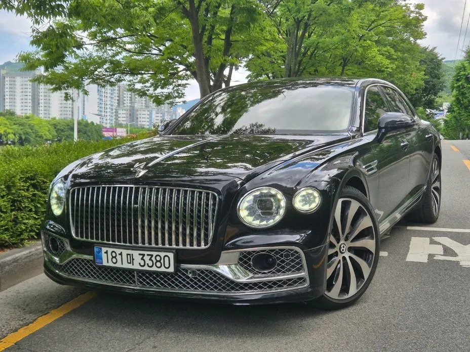 Bentley Flying Spur — фото 9