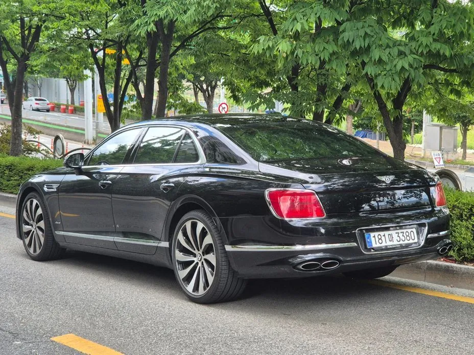 Bentley Flying Spur — фото 8
