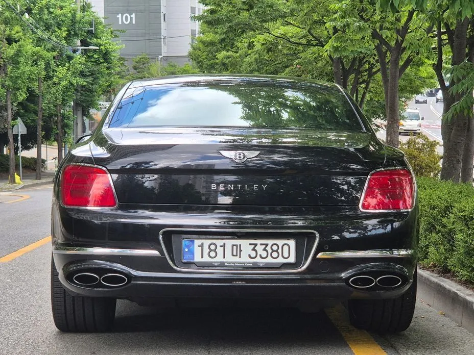 Bentley Flying Spur — фото 3