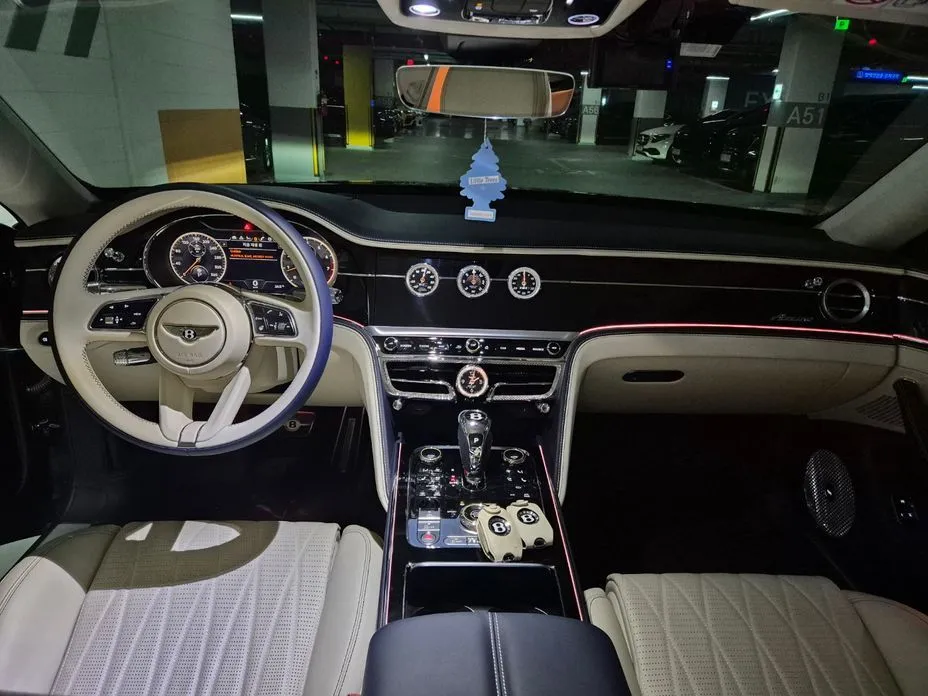 Bentley Flying Spur — фото 4