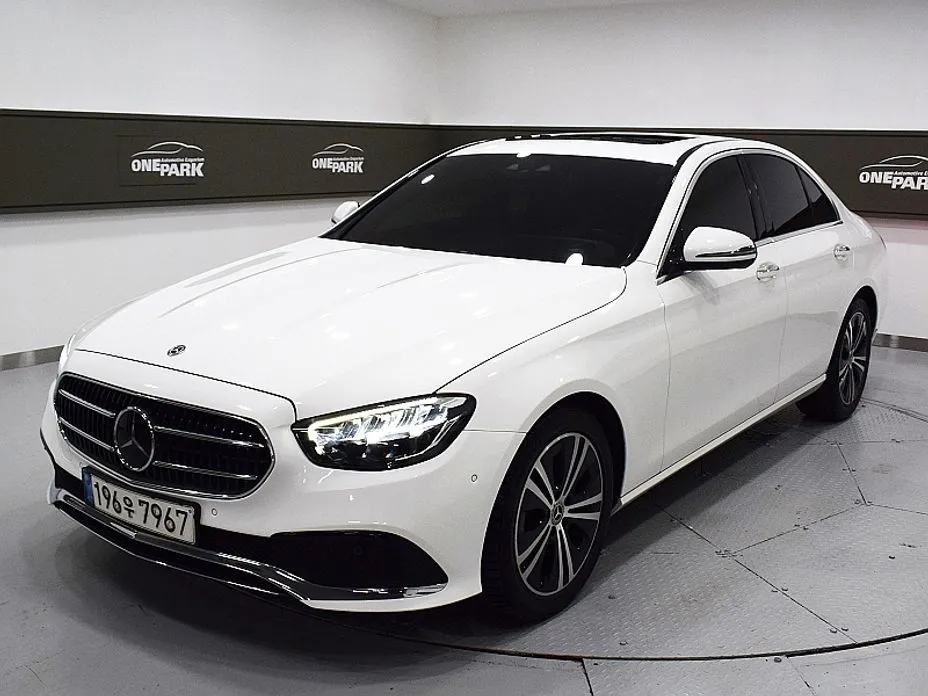 Mercedes-Benz E-Class — фото 1