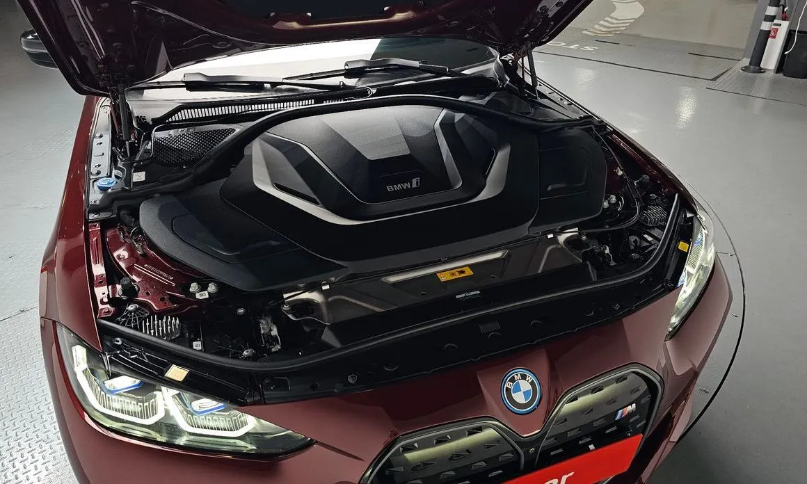BMW i4 — фото 10
