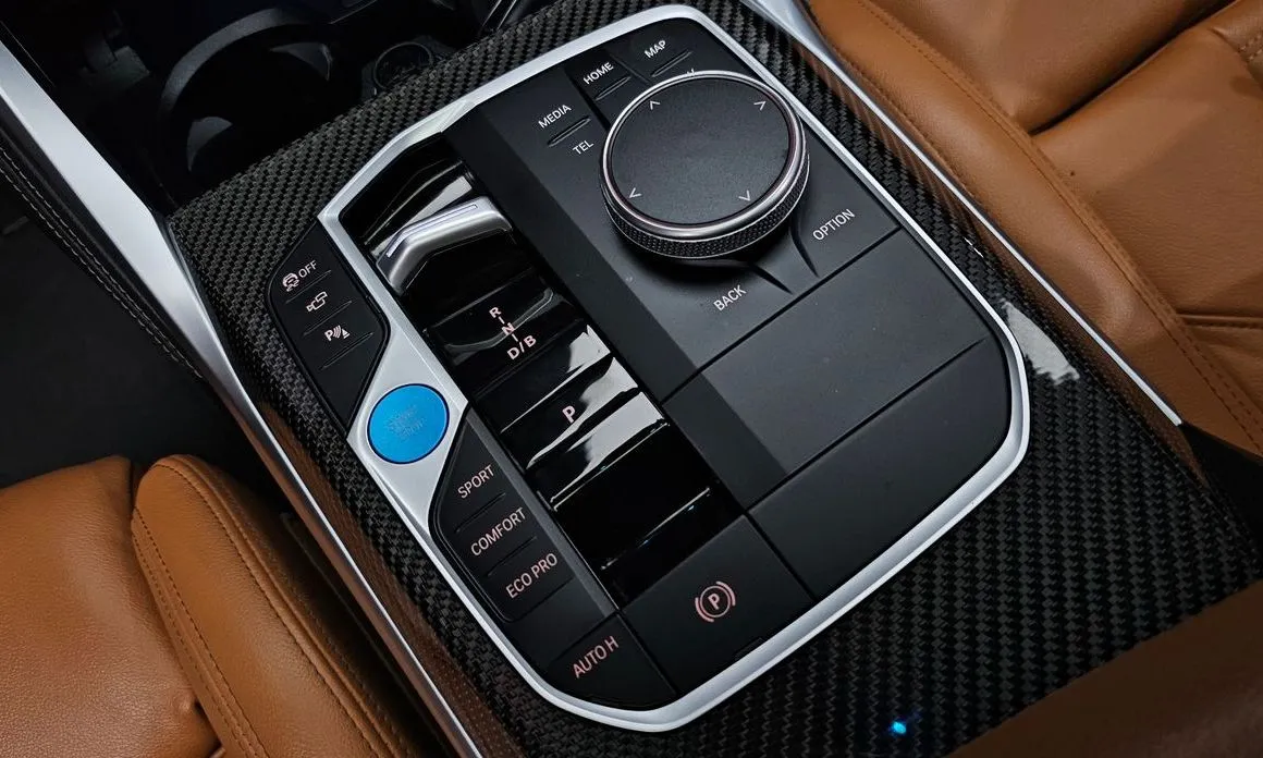 BMW i4 — фото 9