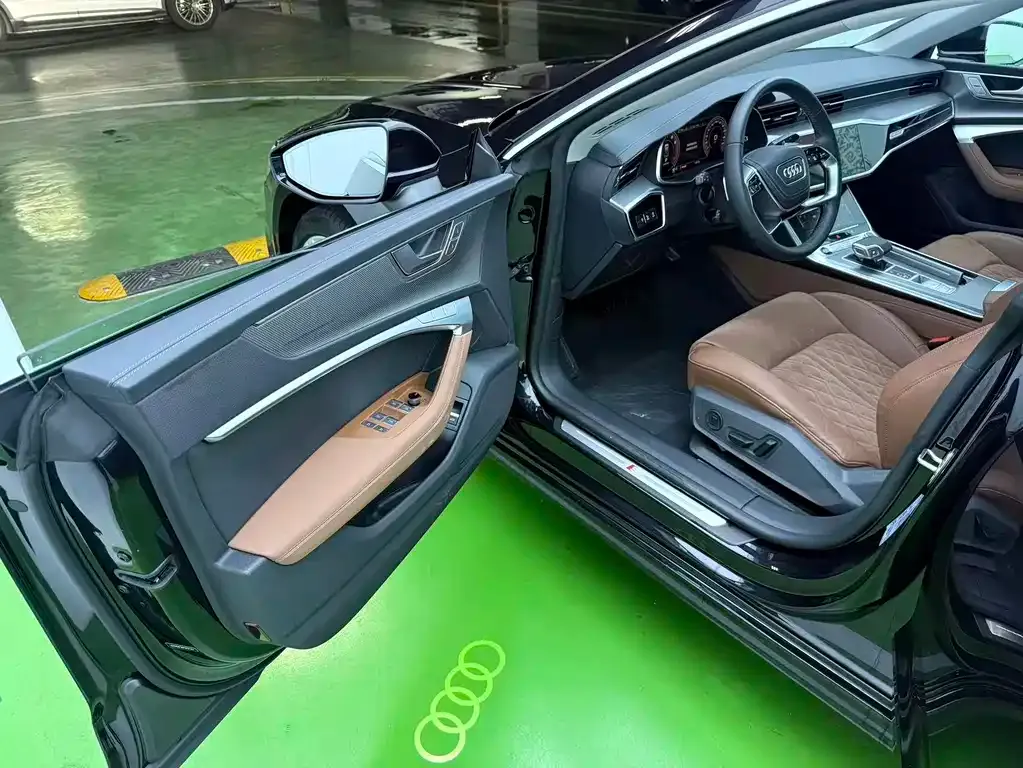 Audi A7L — фото 10