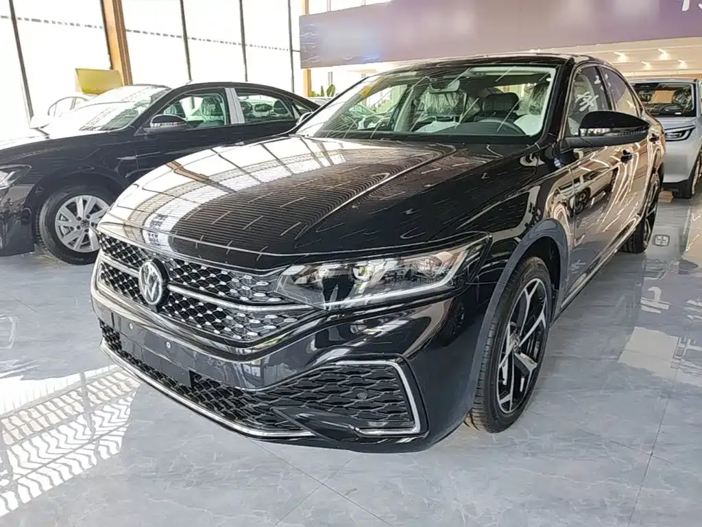 Volkswagen Passat — фото 1