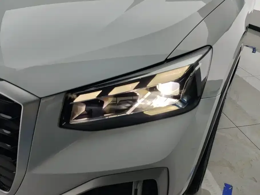 Audi Q2L — фото 2