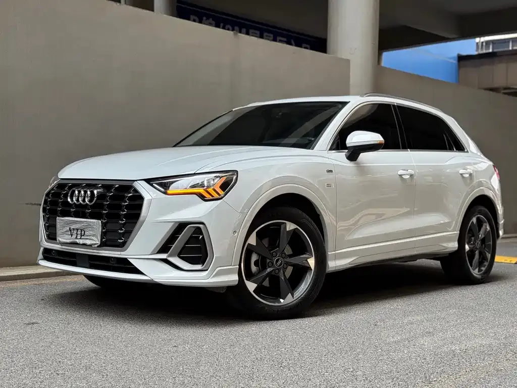 Audi Q3 — фото 1