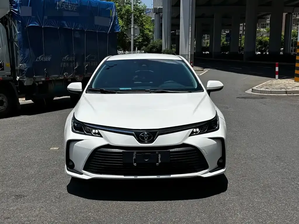 Toyota Corolla — фото 4