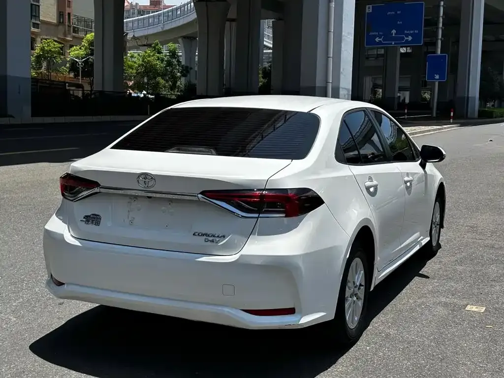 Toyota Corolla — фото 8