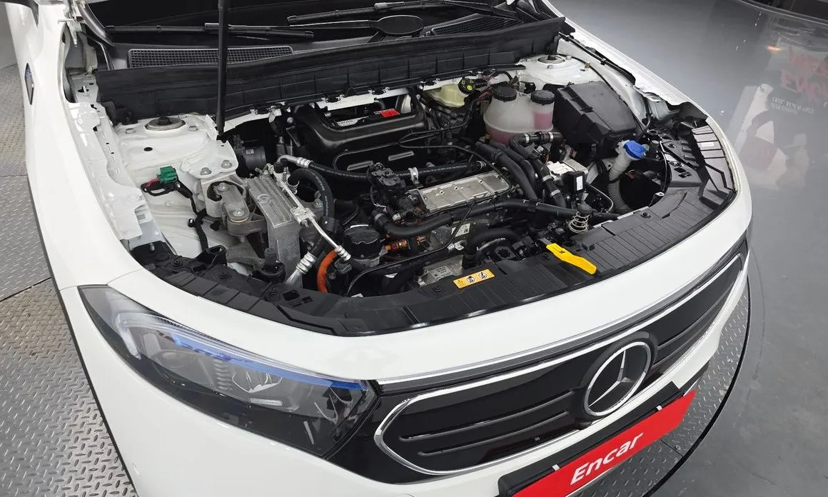 Mercedes-Benz EQB — фото 10