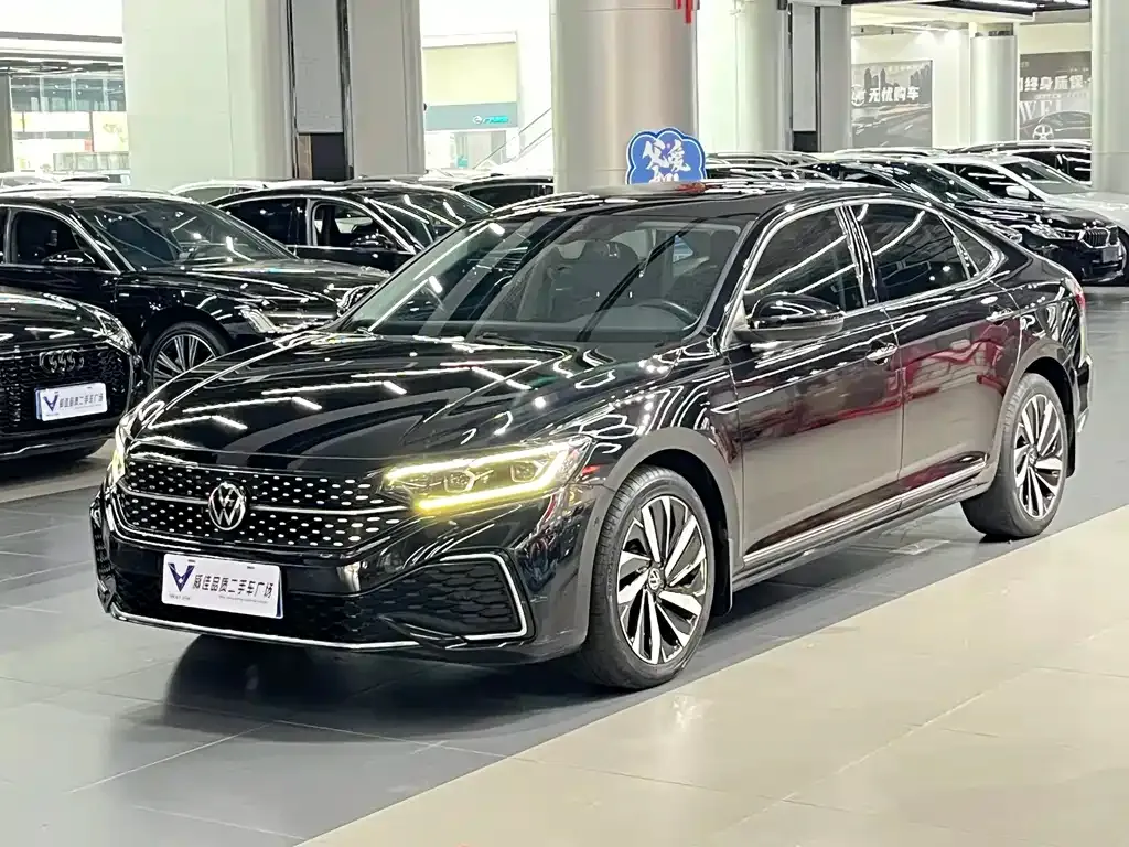 Volkswagen Passat — фото 1