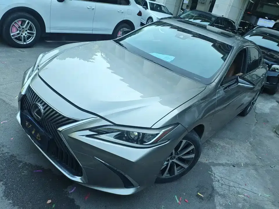 Lexus ES — фото 1