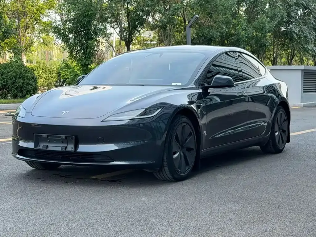 Tesla Model 3 — фото 1