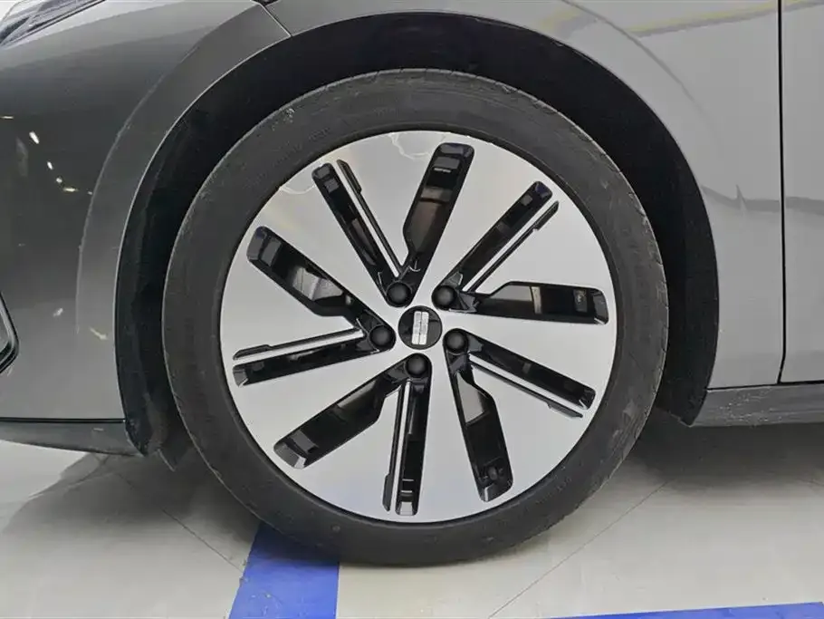 Geely Galaxy E8 — фото 10