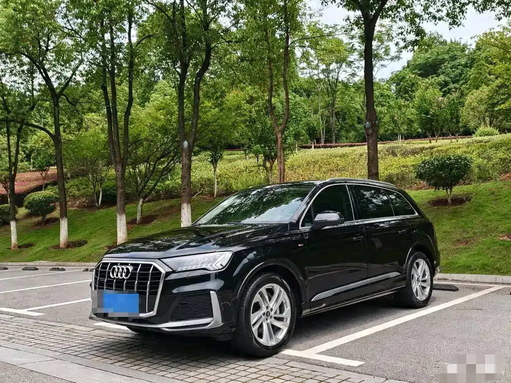 Audi Q7 — фото 1