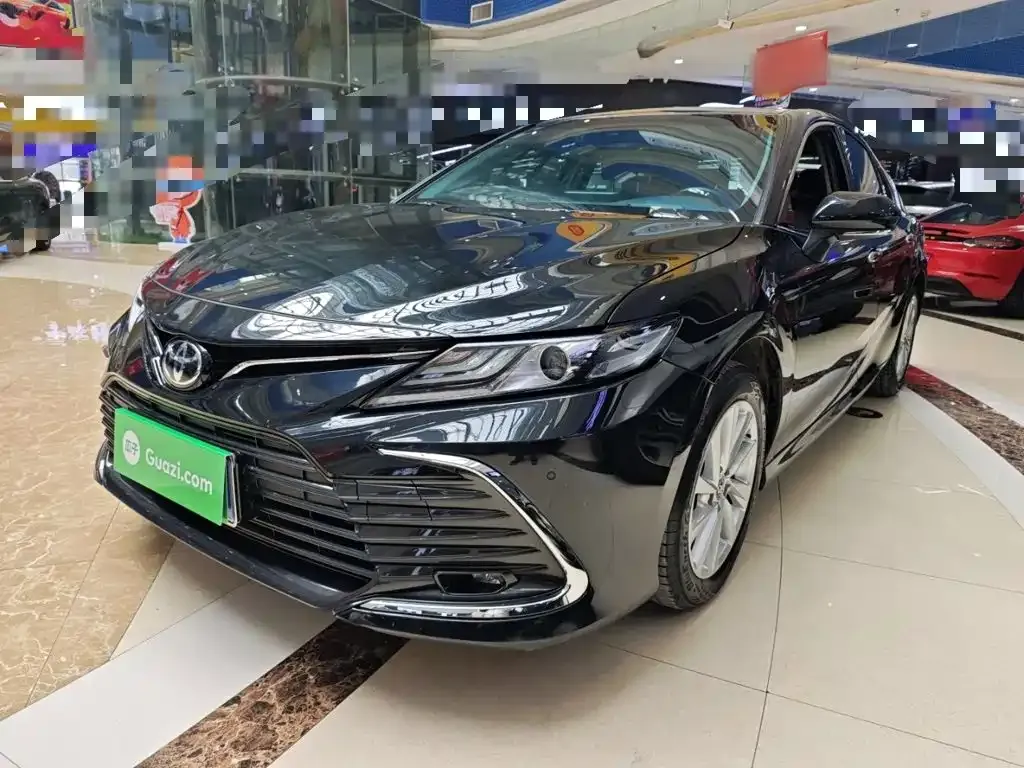 Toyota Camry — фото 1