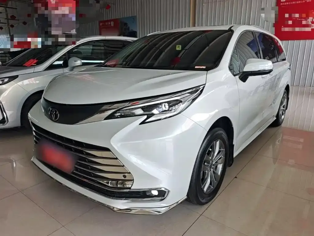 Toyota Sienna — фото 10