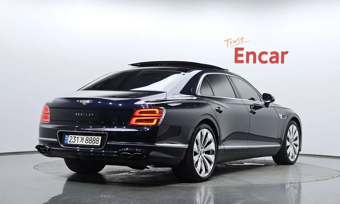 Bentley Flying Spur — фото 4