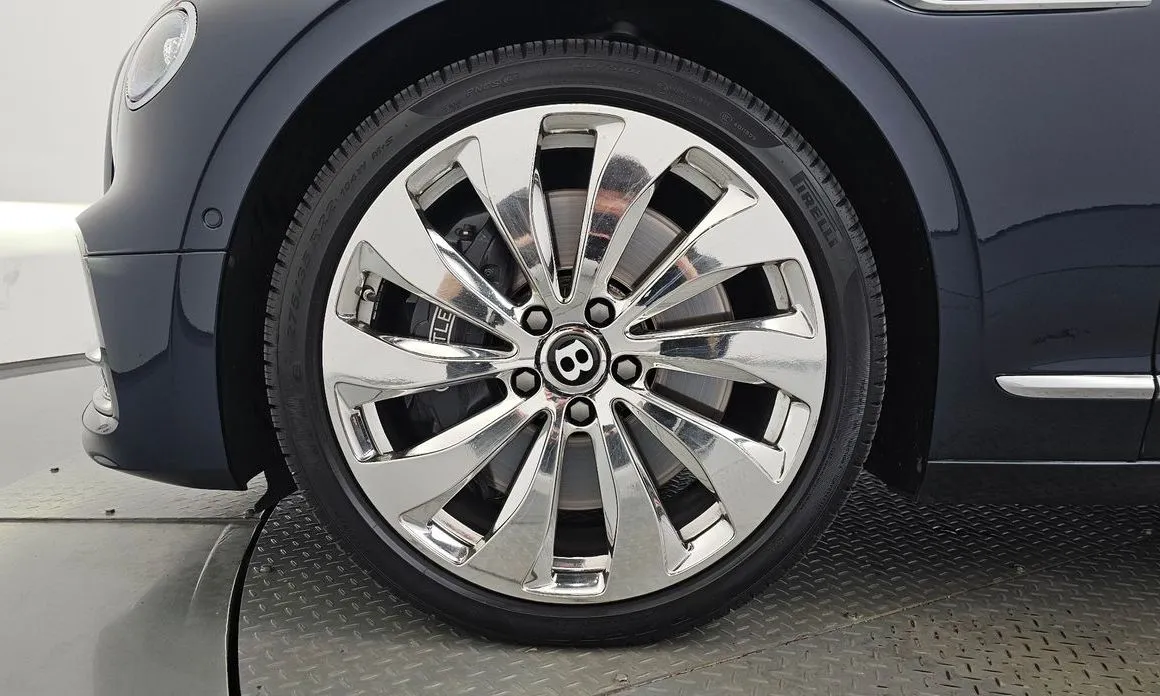 Bentley Flying Spur — фото 7