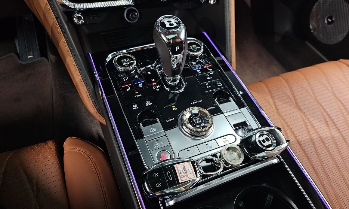Bentley Flying Spur — фото 8