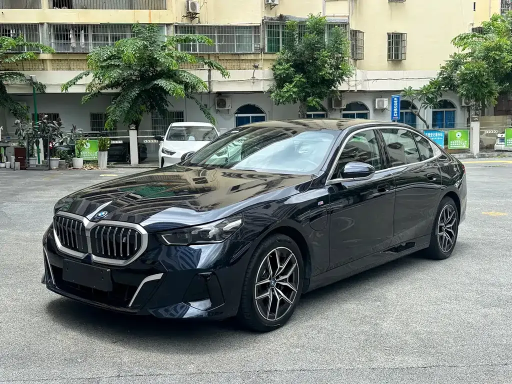 BMW i5 — фото 1