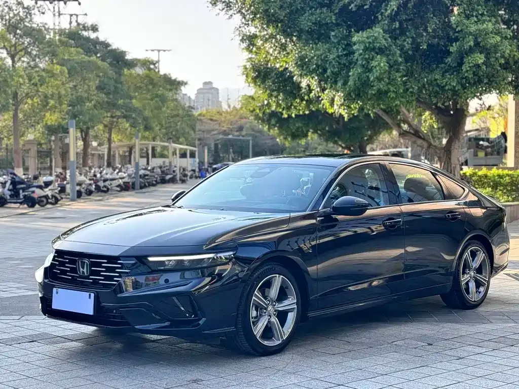Honda Accord — фото 1