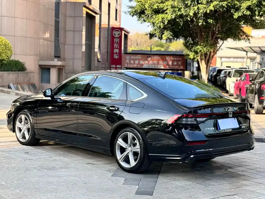 Honda Accord — фото 6