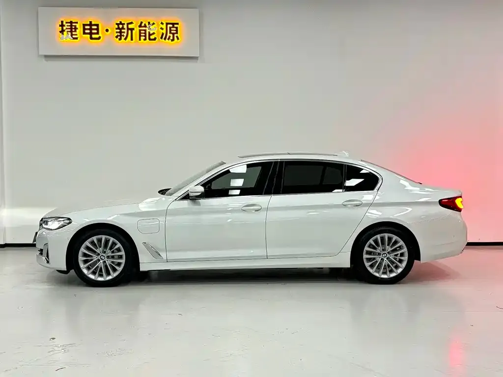 BMW 5 Series New Energy — фото 2