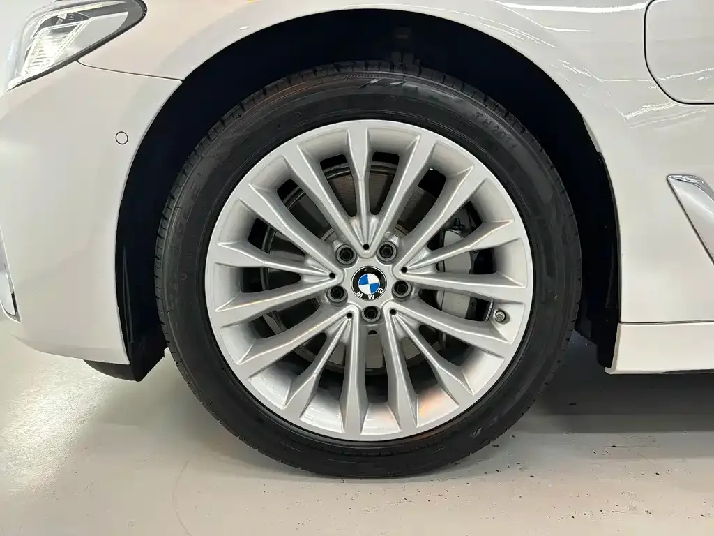 BMW 5 Series New Energy — фото 7