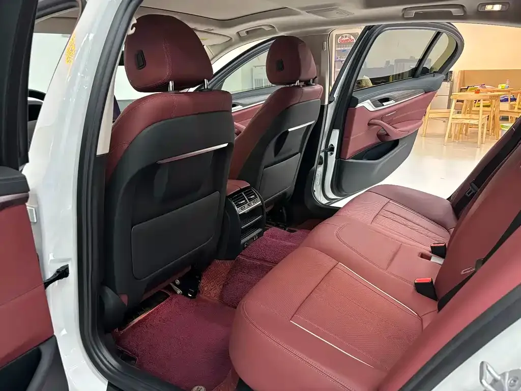 BMW 5 Series New Energy — фото 10