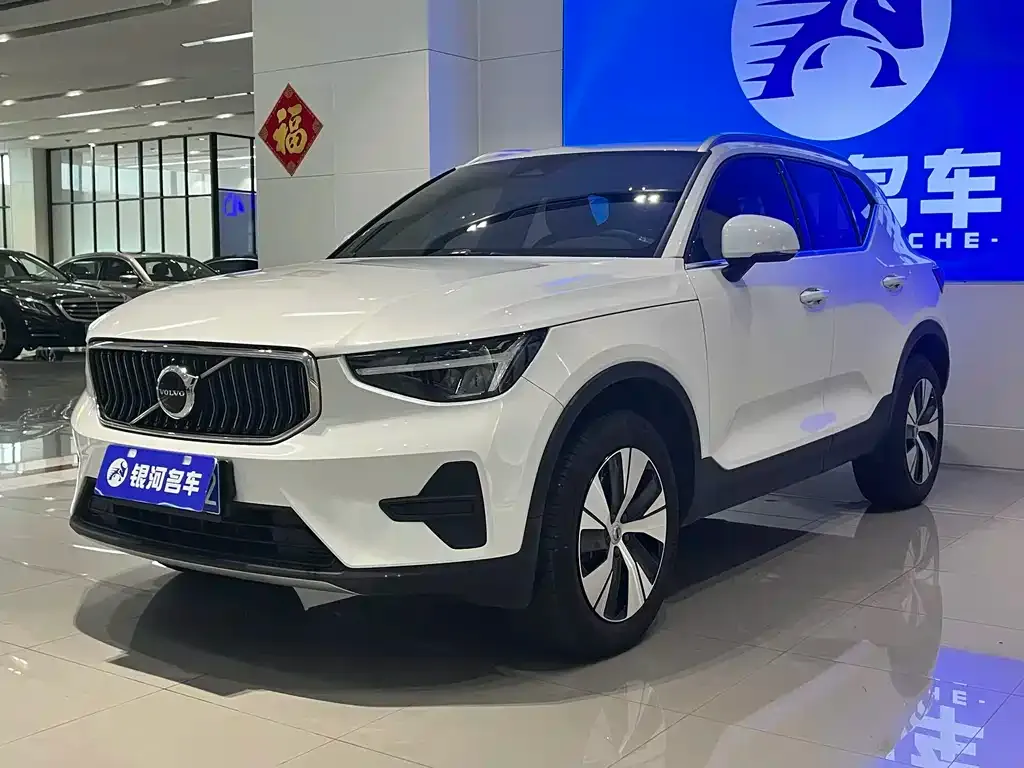 Volvo XC40 — фото 1
