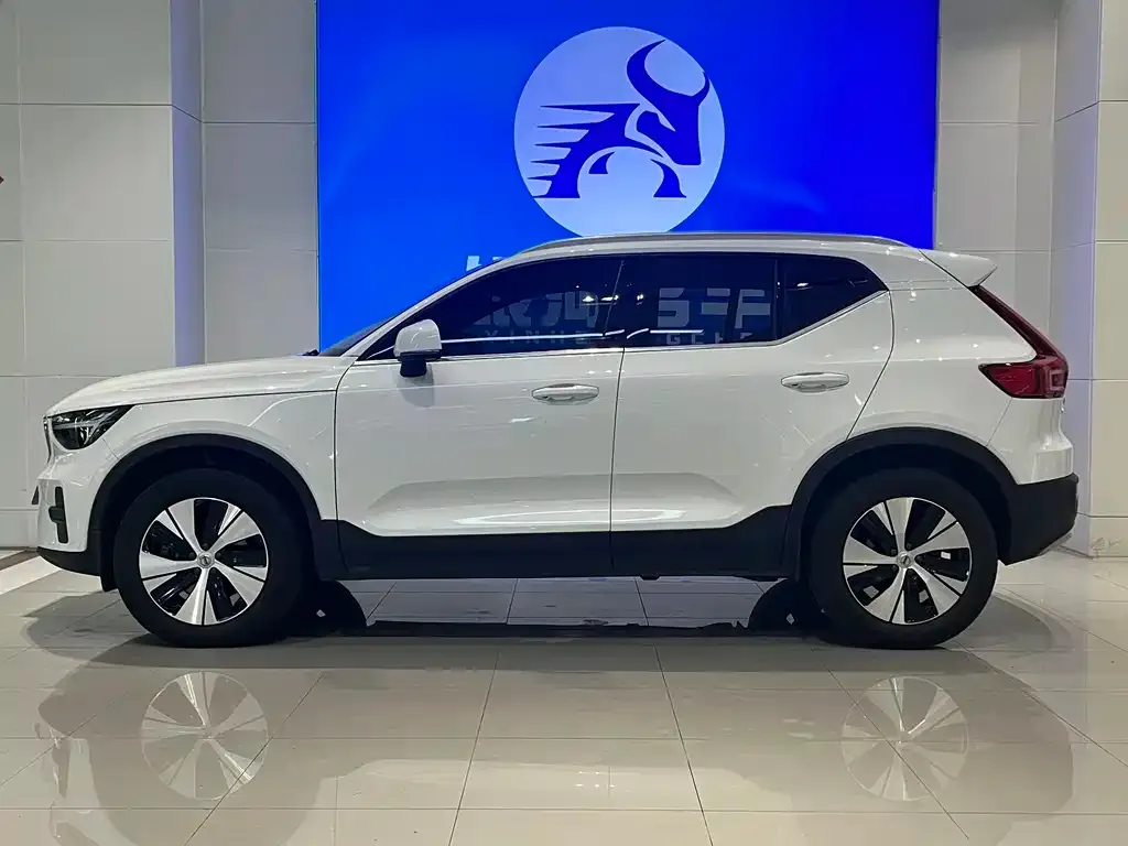 Volvo XC40 — фото 4