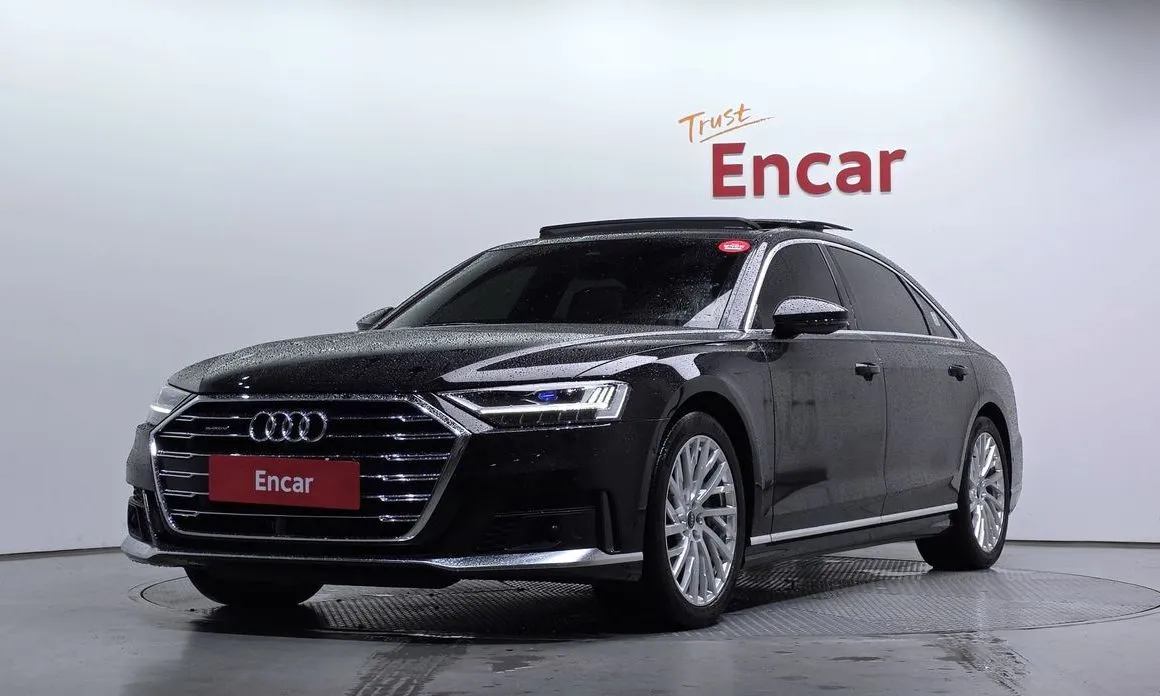 Audi A8 — фото 1