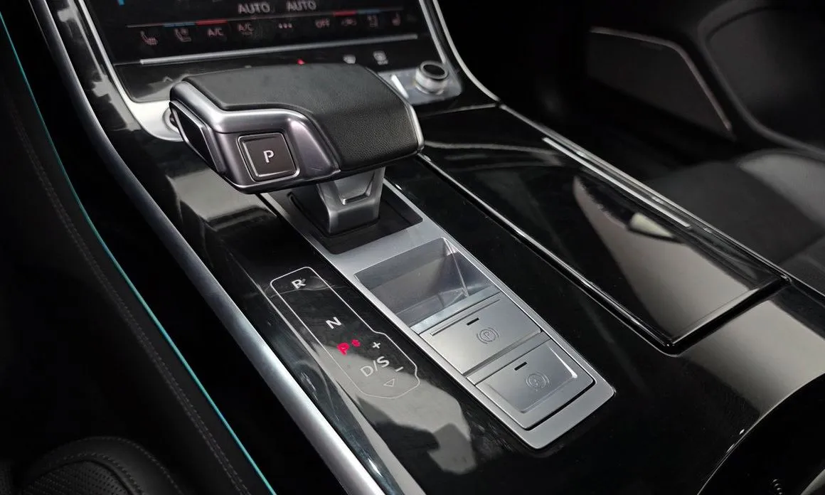 Audi A8 — фото 7
