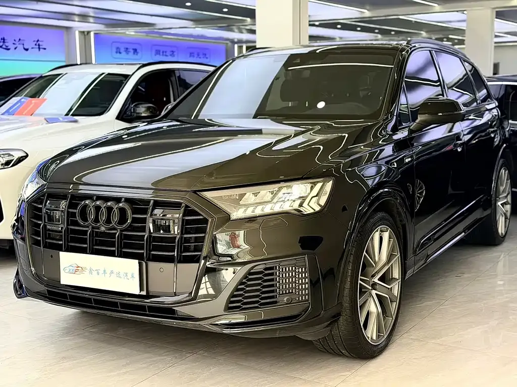 Audi Q7 — фото 1